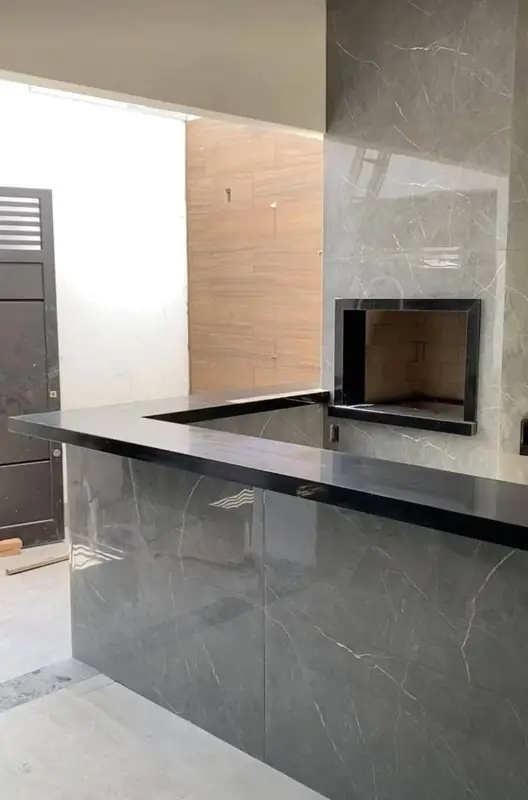 Churrasqueira em Jaraguá — obra realizada pelo Pedreiro JC (João Carlos), pedreiro profissional em Jaraguá do Sul e região. Espaço gourmet para confraternização.
