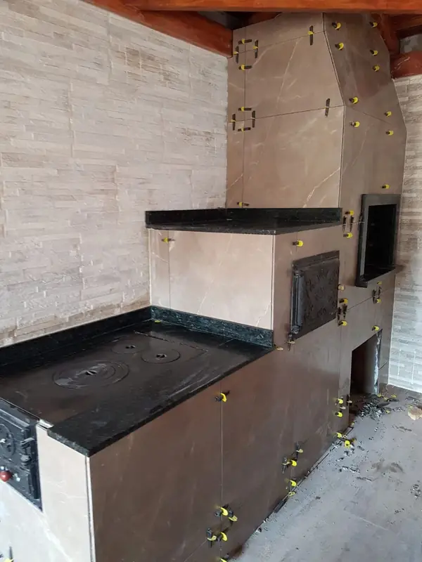 Reforma externa Jaraguá do Sul — obra realizada pelo Pedreiro JC (João Carlos), pedreiro profissional em Jaraguá do Sul e região. Fachada renovada e moderna.