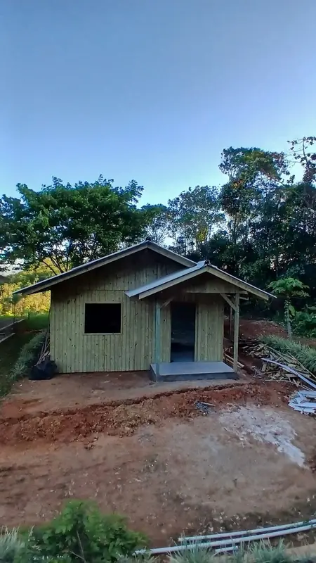 Pintura e reboco em Jaraguá — obra realizada pelo Pedreiro JC (João Carlos), pedreiro profissional em Jaraguá do Sul e região. Acabamento liso e duradouro.