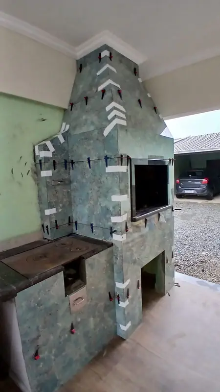 Muro e alvenaria na região — obra realizada pelo Pedreiro JC (João Carlos), pedreiro profissional em Jaraguá do Sul e região. Construção sólida e segura.